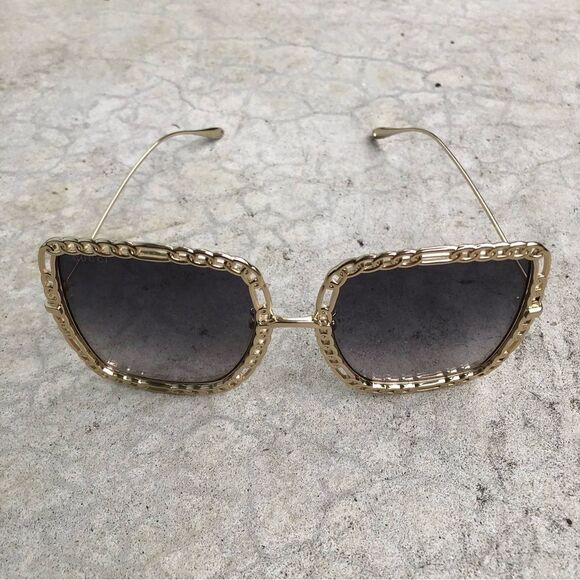 Gucci Sunglasses Square-Frame Chain Gold Tone Metal GG1033s 002 display picture 1